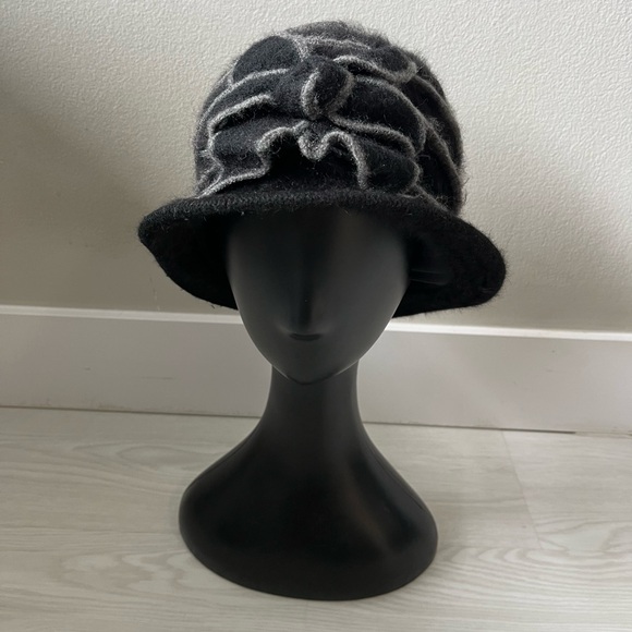 Accessories - Wool Black Cloche Hat with Bow design